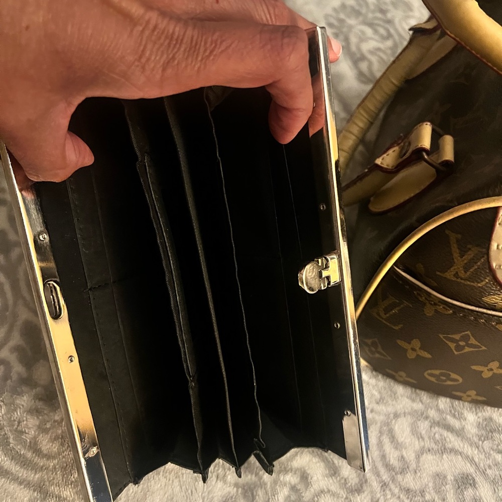Wallet - Picture 3 of 3